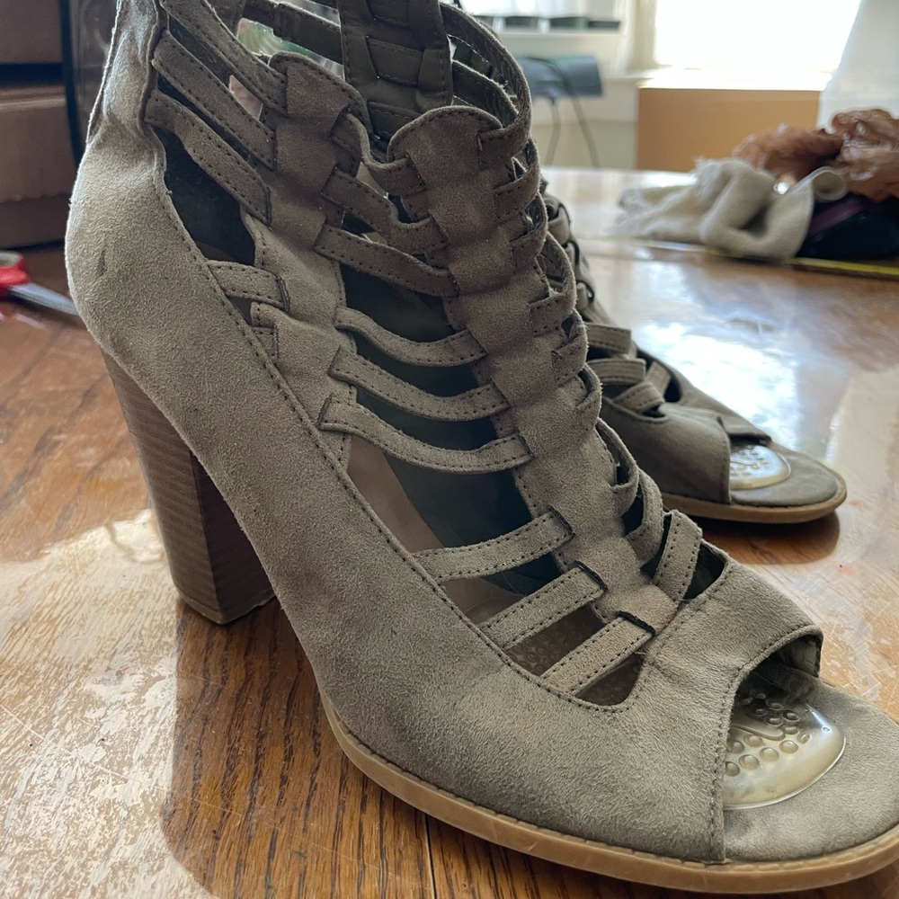 Gladiator Chunky Heeled Sandals - GUESS 9.5